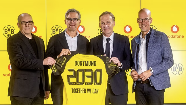 Dortmund está mais basta. Mudanças no patrocinador da camisa com o convenção da Vodafone 5 anos.